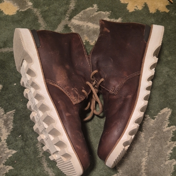 Sorel Men\'s Brown Leather Chukka Boots